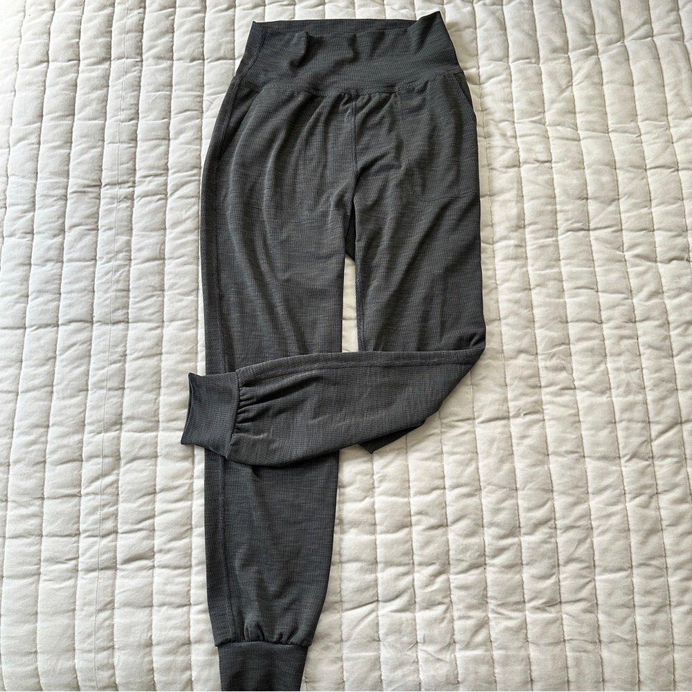 Beyond Yoga Heather Rib Midi Jogger